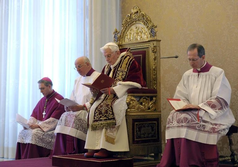 Papst Franziskus fühlt sich von Benedikt unterstützt