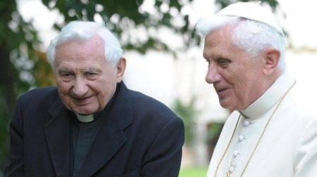 mon. Ratzinger e Benedetto XVI